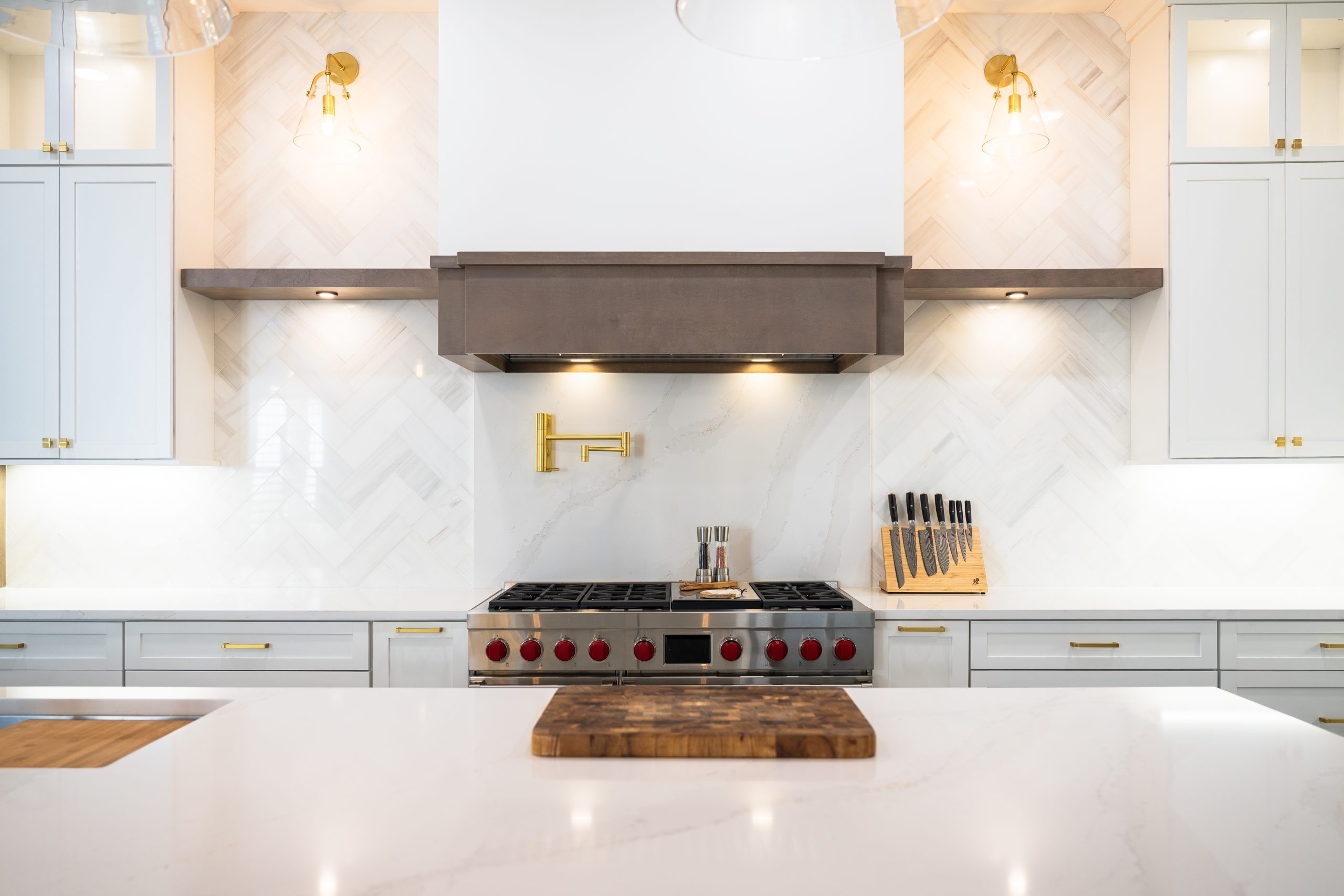Decorative Vent Hood and Floating Shelves Kitchen Renovation