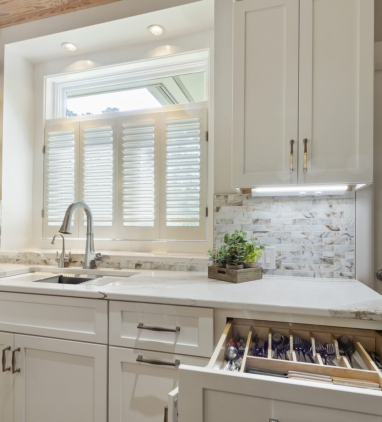 Pull Out Drawer Kitchen Cabinetry