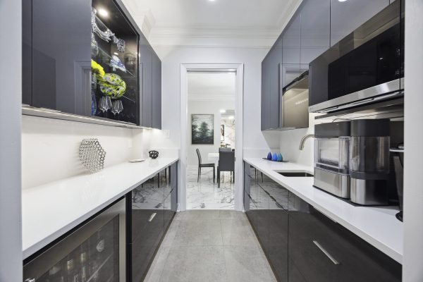 Modern butler’s pantry Savannah