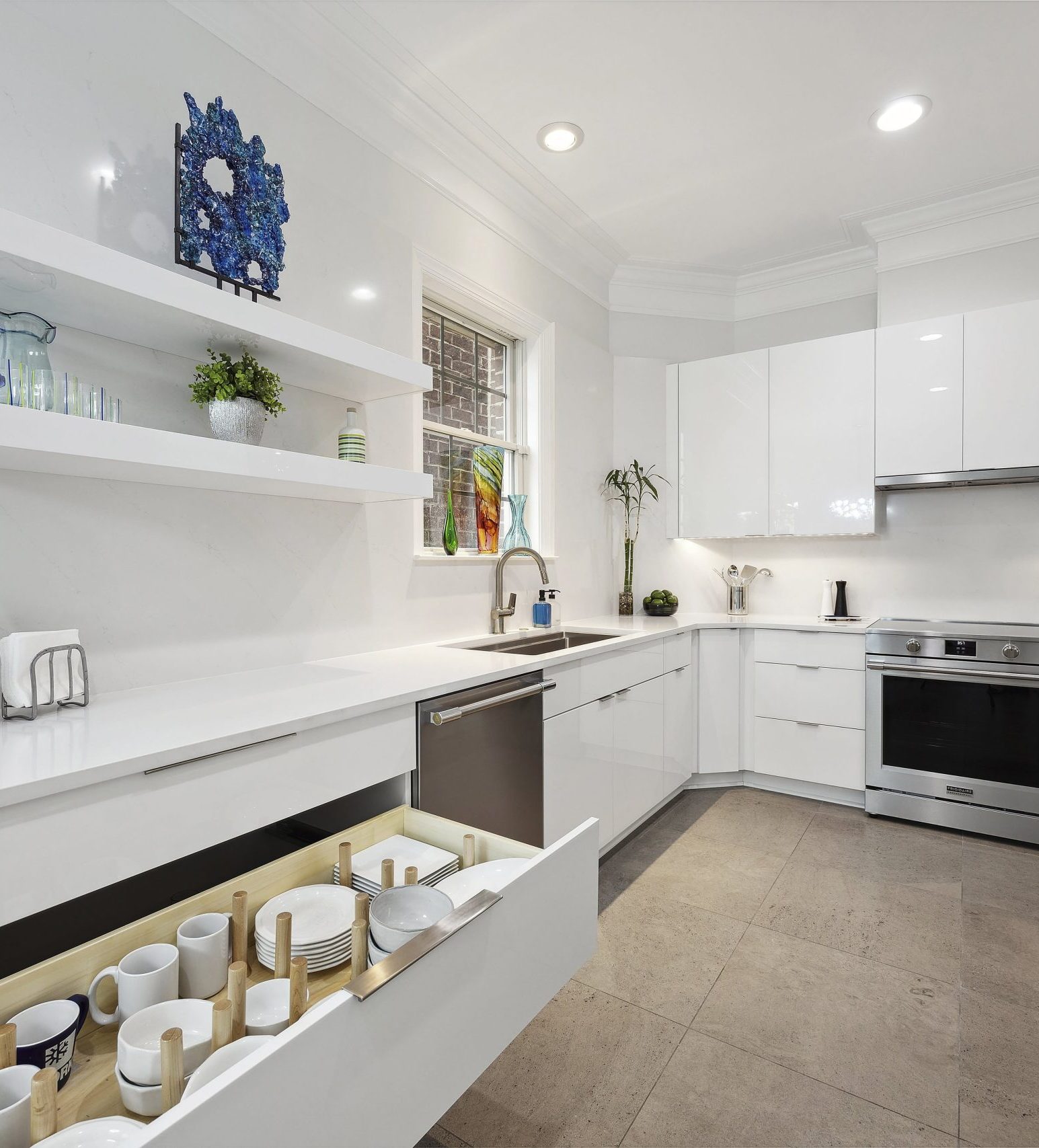 White modern kitchen Savannah