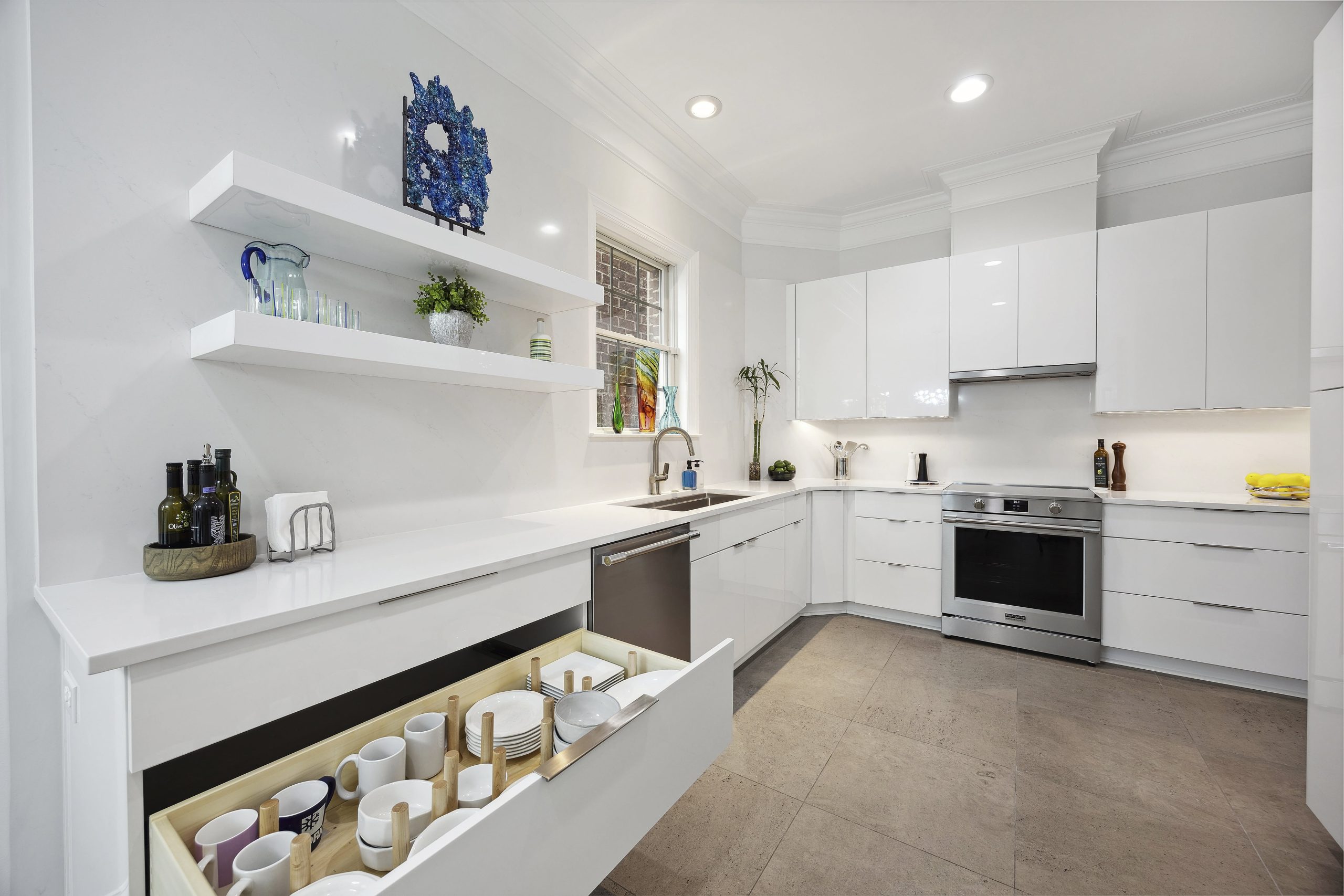 White modern kitchen Savannah