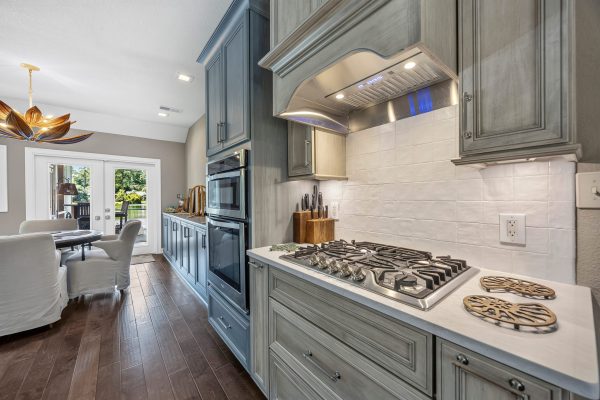 Custom Kitchen Cabinets